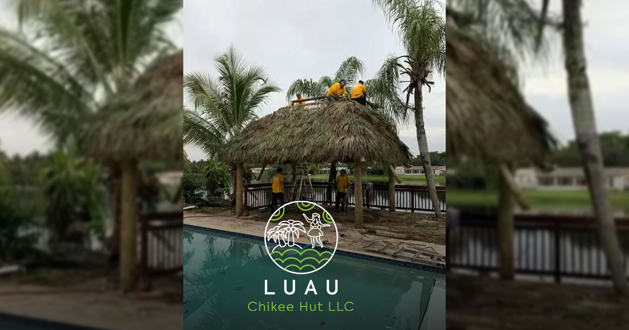 Outdoor tiki bar at a Florida restaurant with bamboo decor.